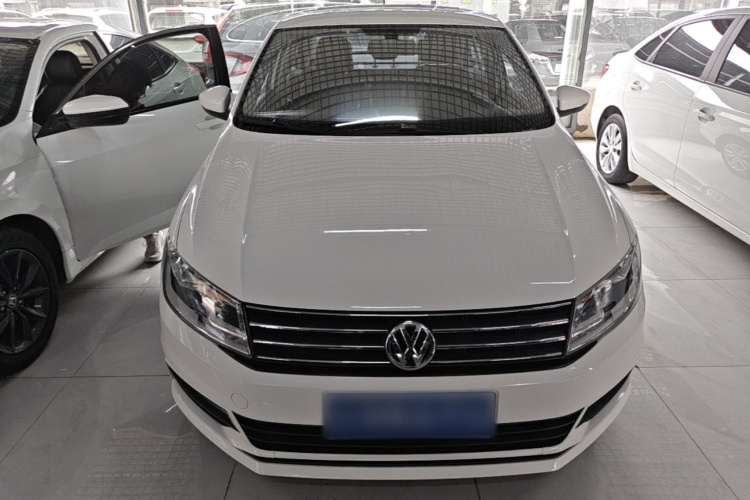 Volkswagen Santana 2018 car image #3