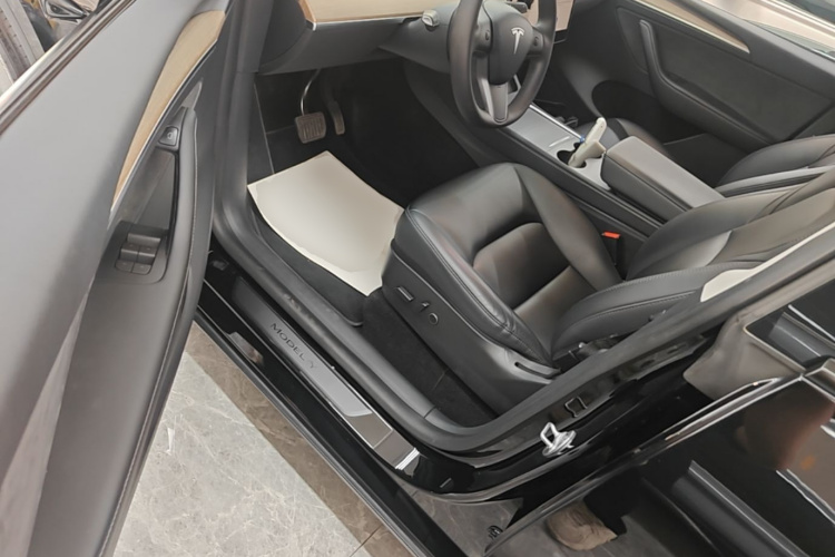 Tesla Model Y 2022 car image #16