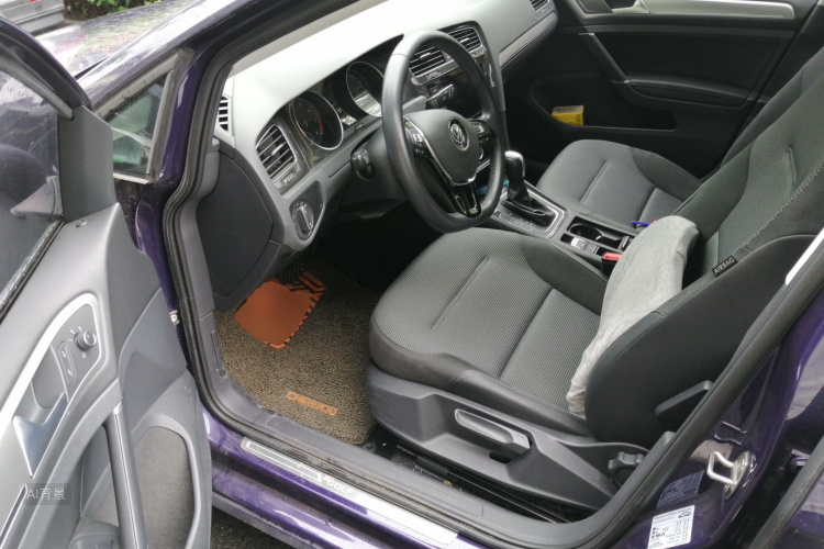 Volkswagen Golf 2019 car image #18