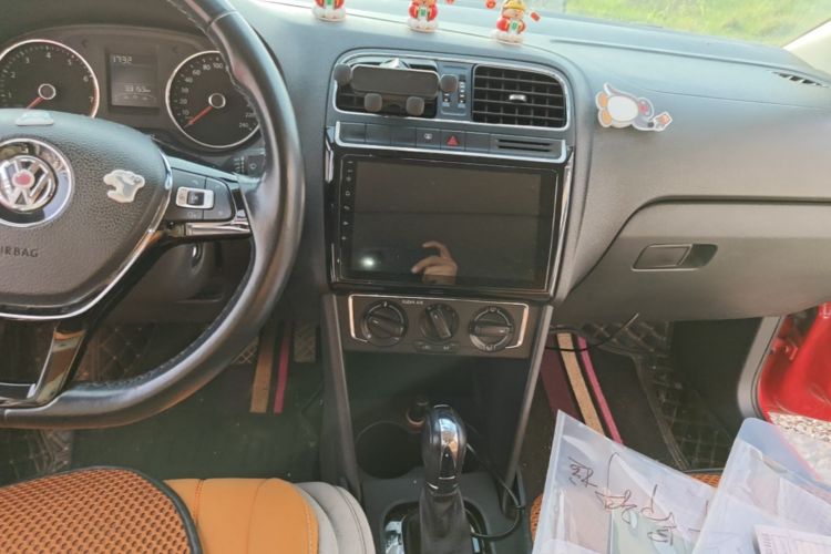 Volkswagen Polo 2018 car image #13