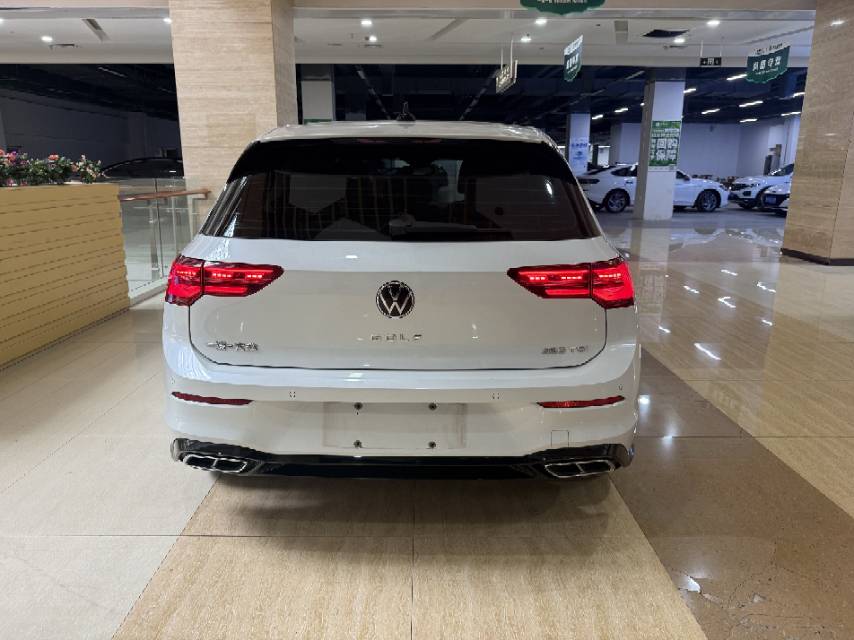 Volkswagen Golf 2022 car image #2