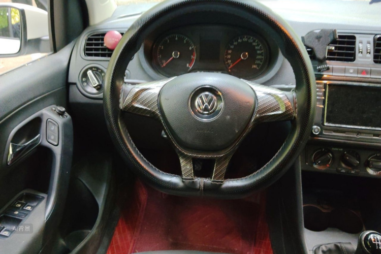 Volkswagen Polo 2017 car image #12