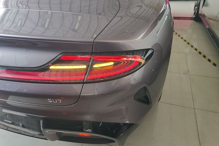 MI SU7 2025 car image #8
