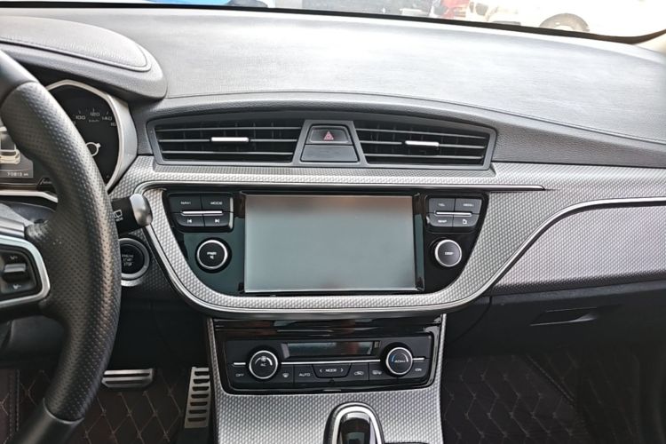 GEELY Emgrand GS 2018 car image #13