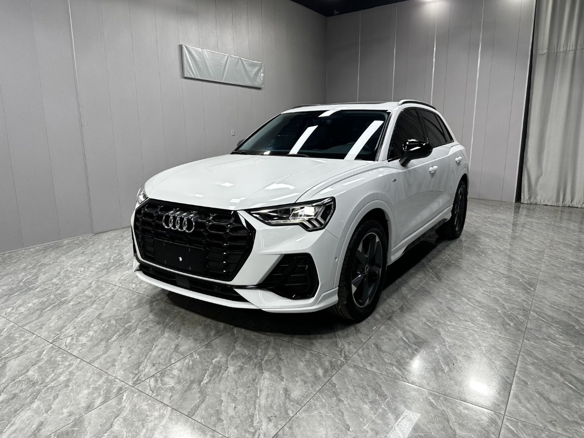 Audi Q3 2022 car image #2