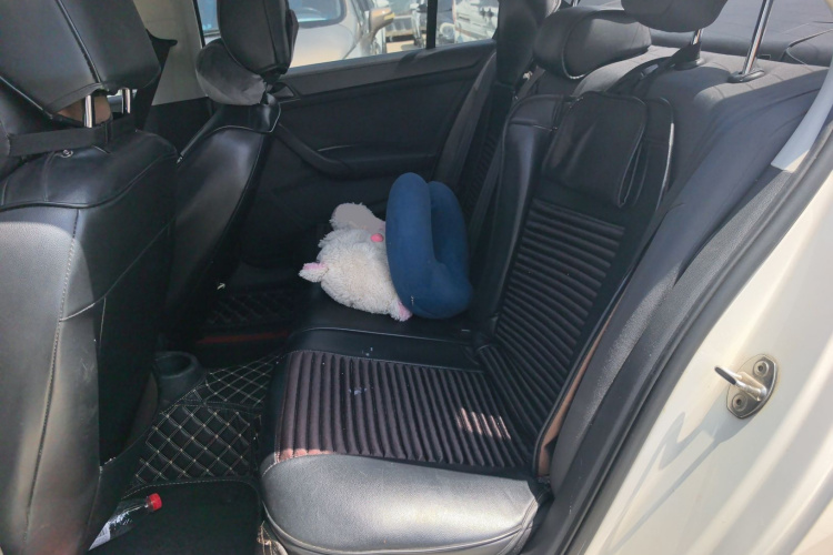 Volkswagen Santana 2021 صورة سيارة #17