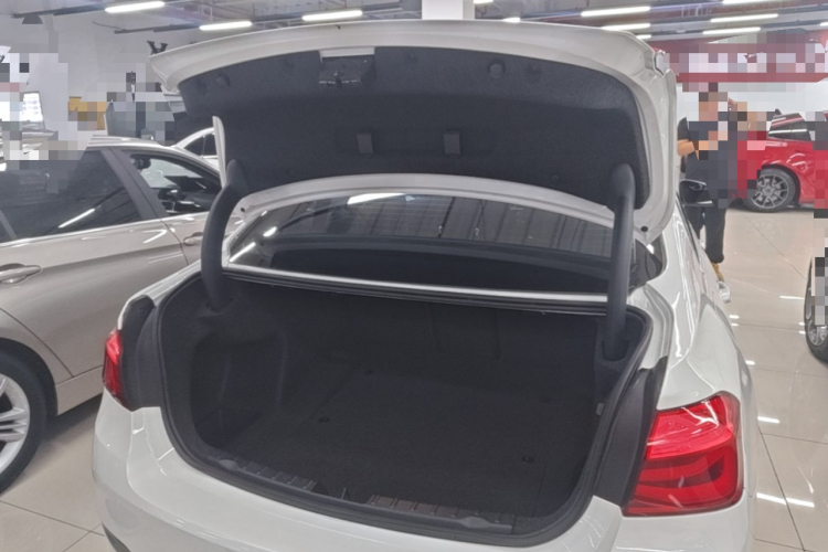 BMW 3 Series 2019 car image #19