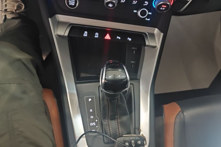 Audi Q3 2023 car image #18