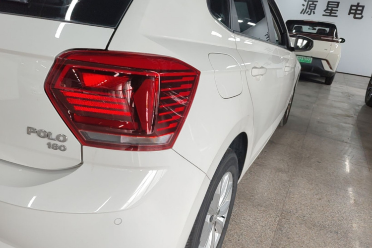 Volkswagen Polo 2021 car image #8