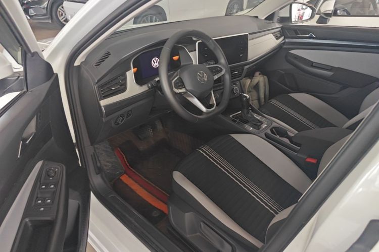 Volkswagen Bora 2024 car image #16