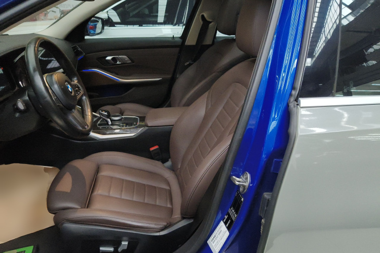 BMW 3 Series 2020 car image #15