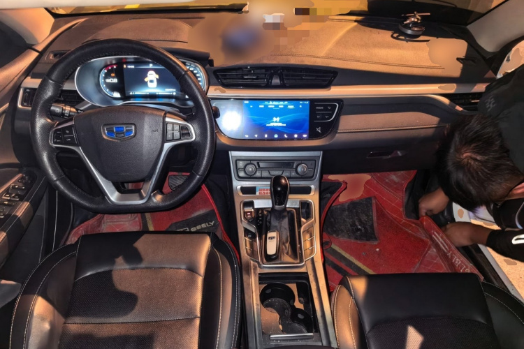GEELY Emgrand 2019 car image #12