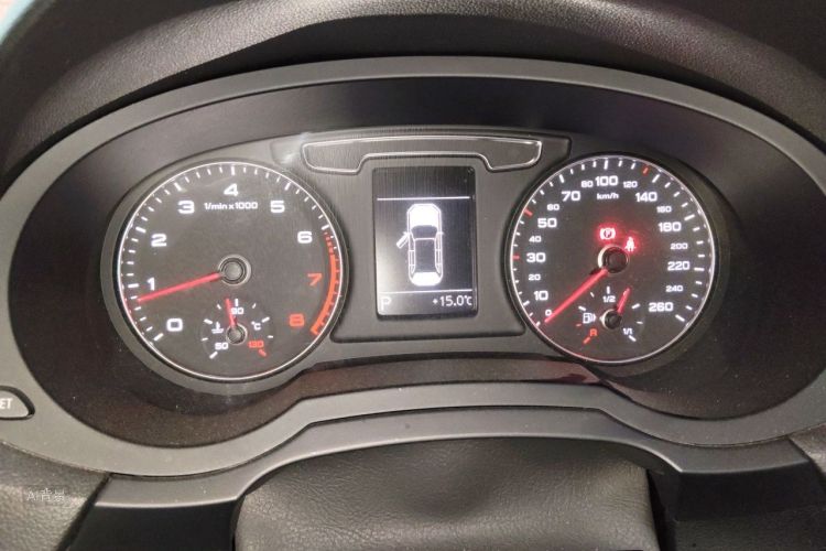 Audi Q3 2018 immagine di auto #13