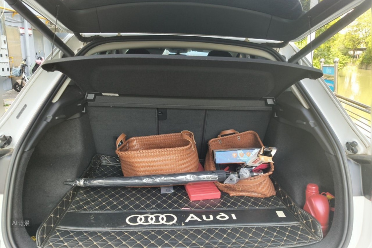 Audi Q3 2020 car image #21