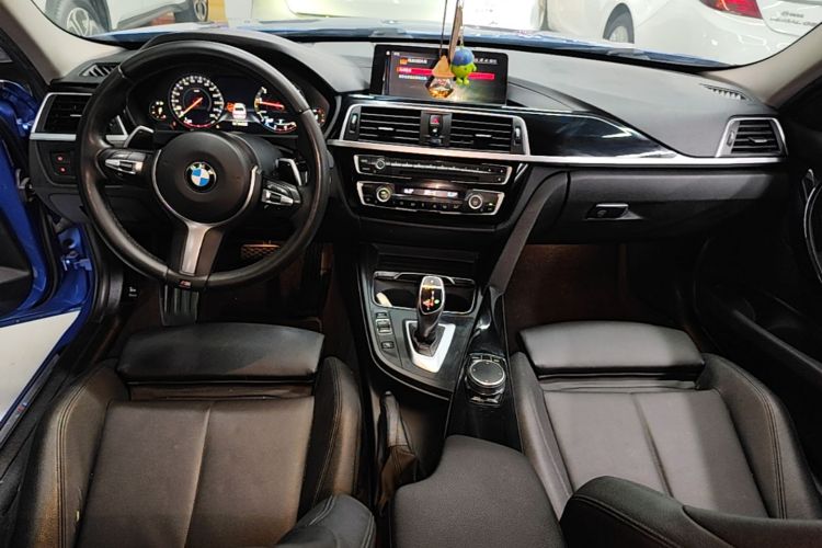 BMW 3 Series 2018 car image #13