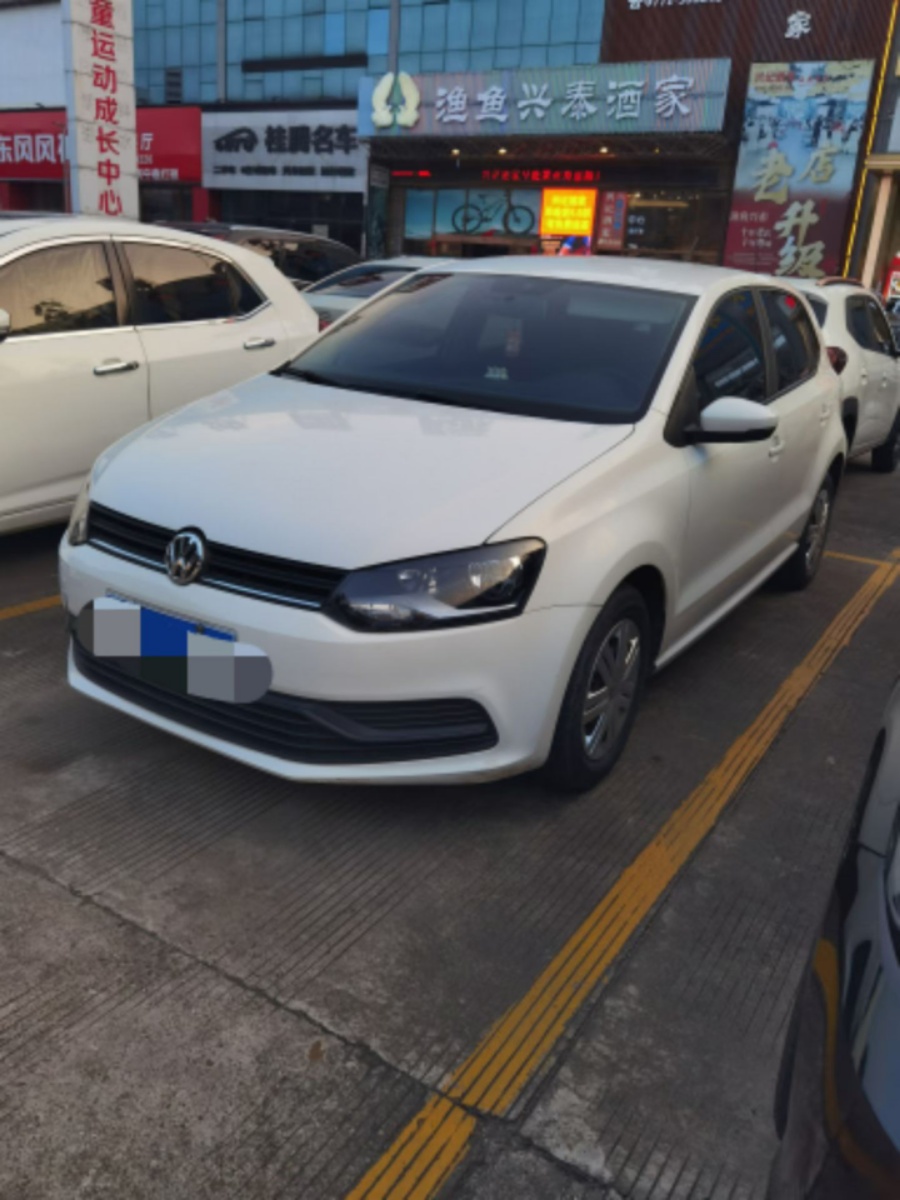 Volkswagen Polo 2016 car image 