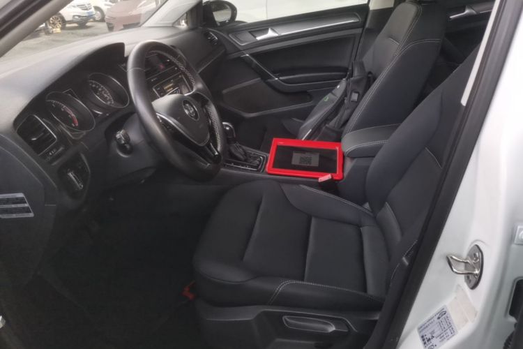 Volkswagen Golf 2017 car image #19