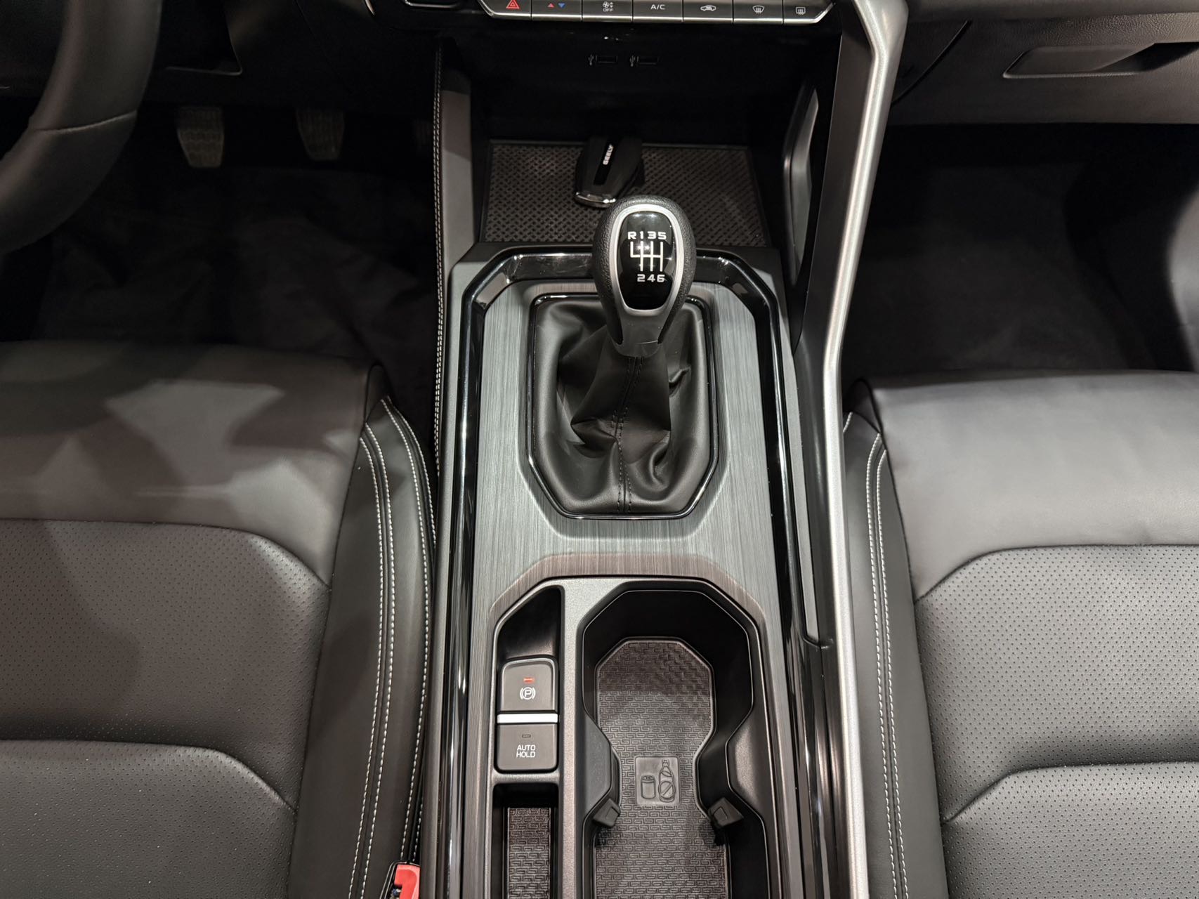 GEELY Vision X6 2023 #12 GEELY Vision X6 2023 car image #12