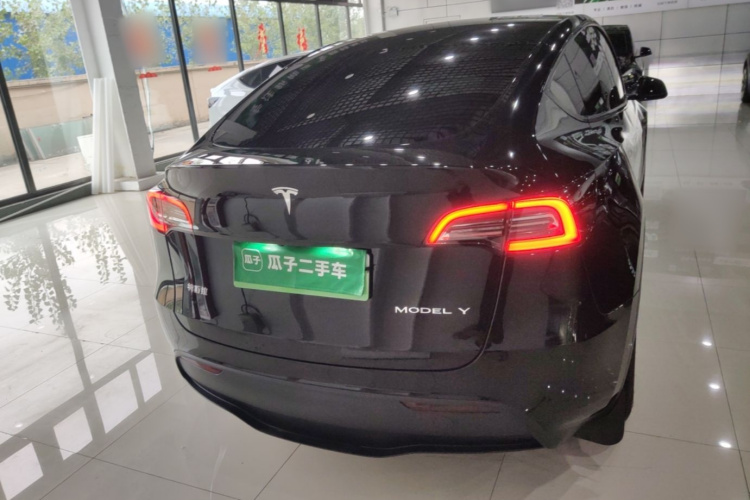 Tesla Model Y 2023 #6 Tesla Model Y 2023 car image #6