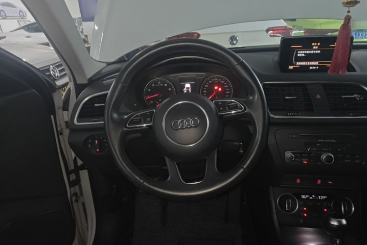 Audi Q3 2017 #11 Audi Q3 2017 car image #11