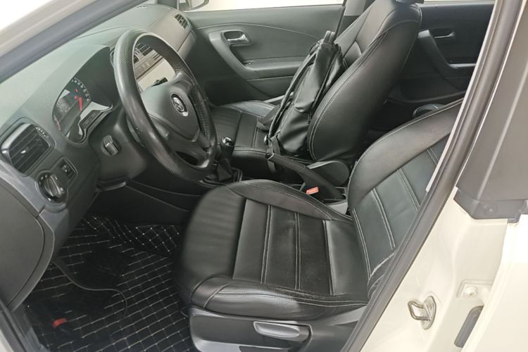 Volkswagen Polo 2016 car image #15