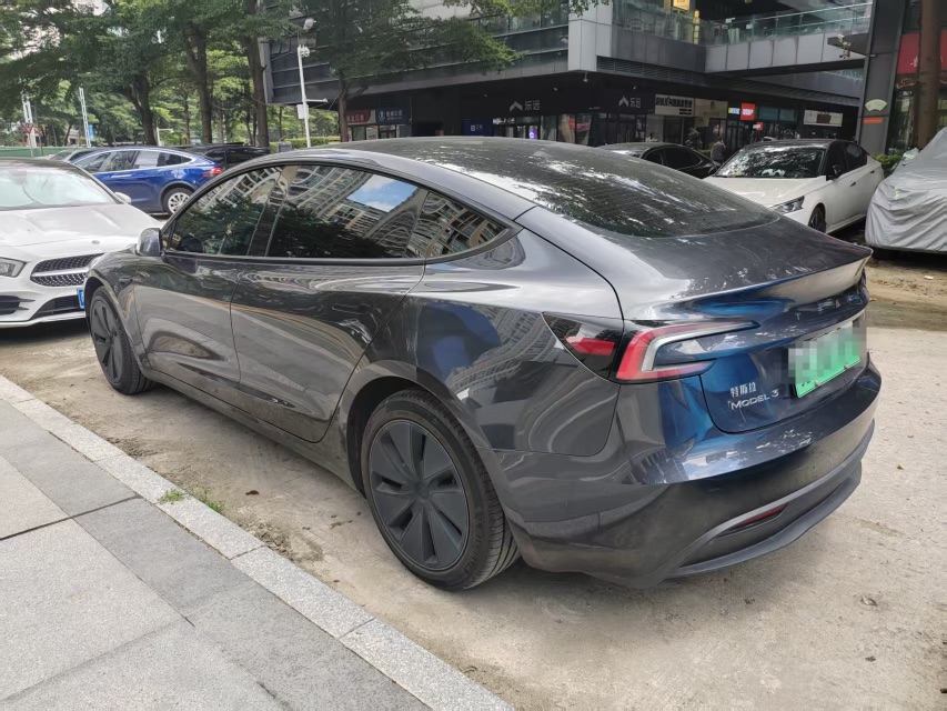 Tesla Model 3 2024 car image #3