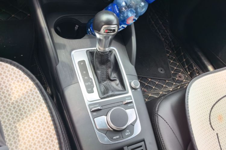 Audi A3 2018 car image #14