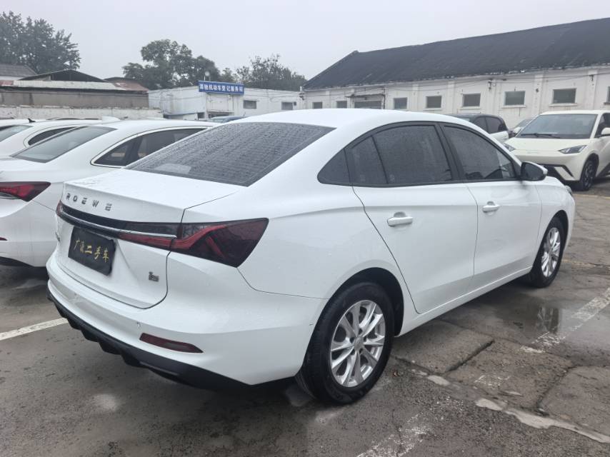 Roewe i5 2025 #3 Roewe i5 2025 car image #3