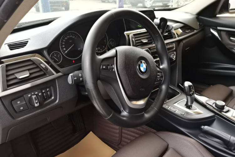 BMW 3 Series 2018 #10 BMW 3 Series 2018 car image #10