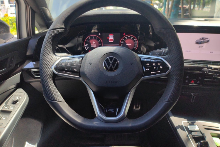 Volkswagen Golf 2025 car image #11
