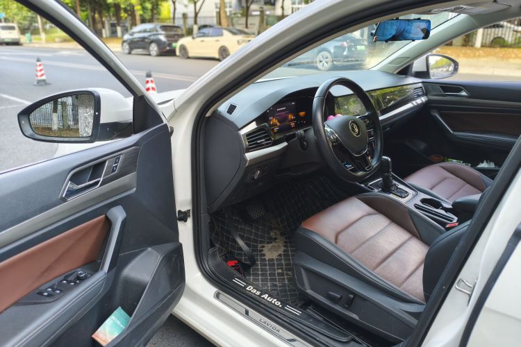Volkswagen Lavida 2022 car image #16