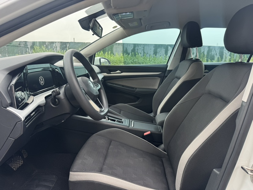 Volkswagen Golf 2023 immagine di auto #6