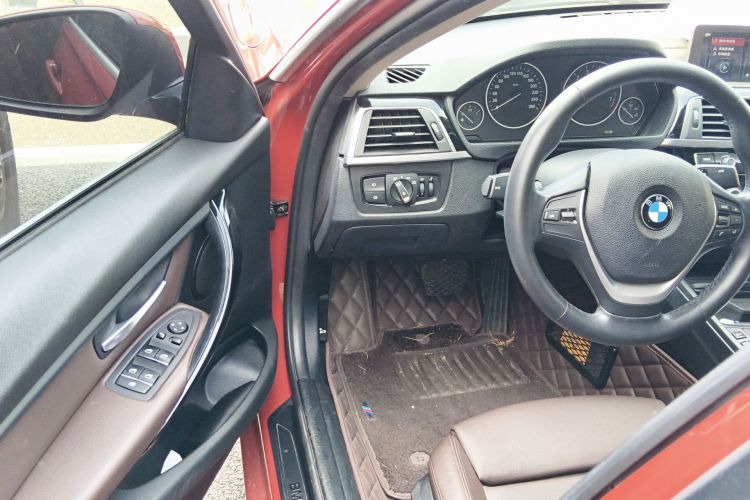 BMW 3 Series 2019 car image #13