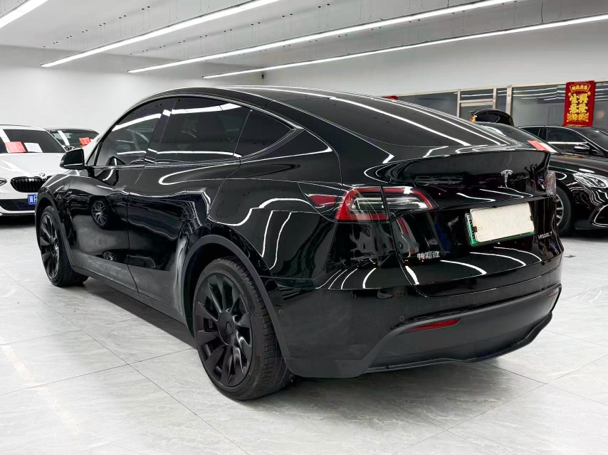 Tesla Model Y 2023 car image #3