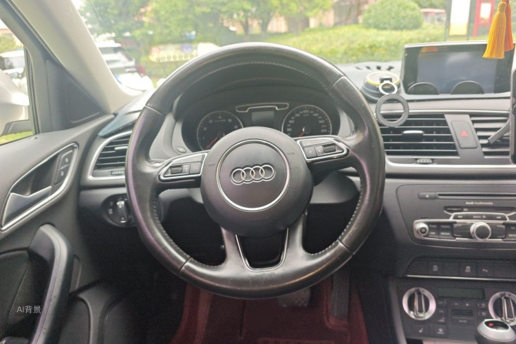 Audi Q3 2015 car image #12