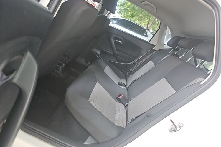Volkswagen Polo 2017 car image #13