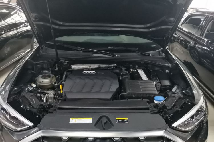 Audi Q3 2020 car image #20