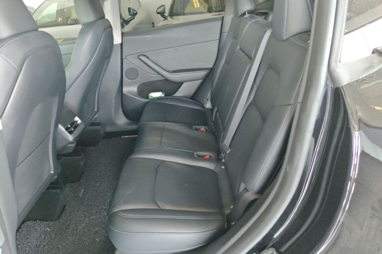 Tesla Model Y 2022 car image #17