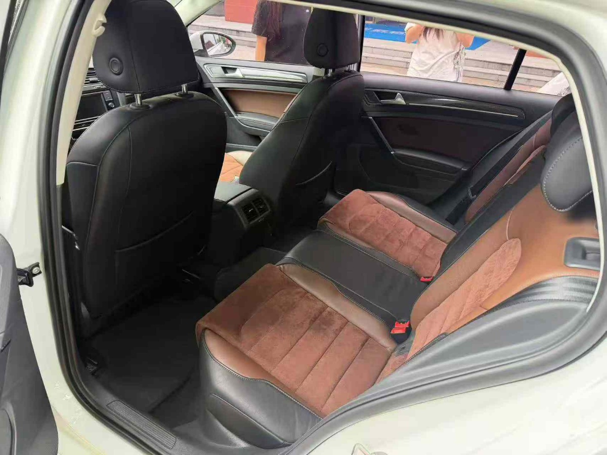 Volkswagen Golf 2018 car image #4