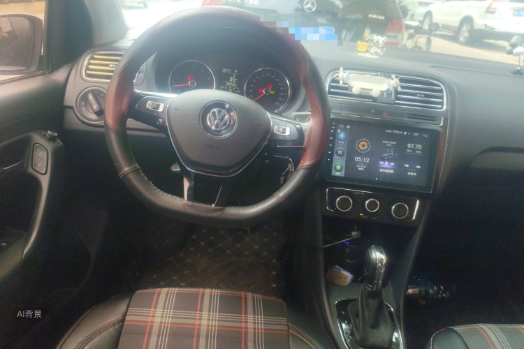 Volkswagen Polo 2018 car image #12