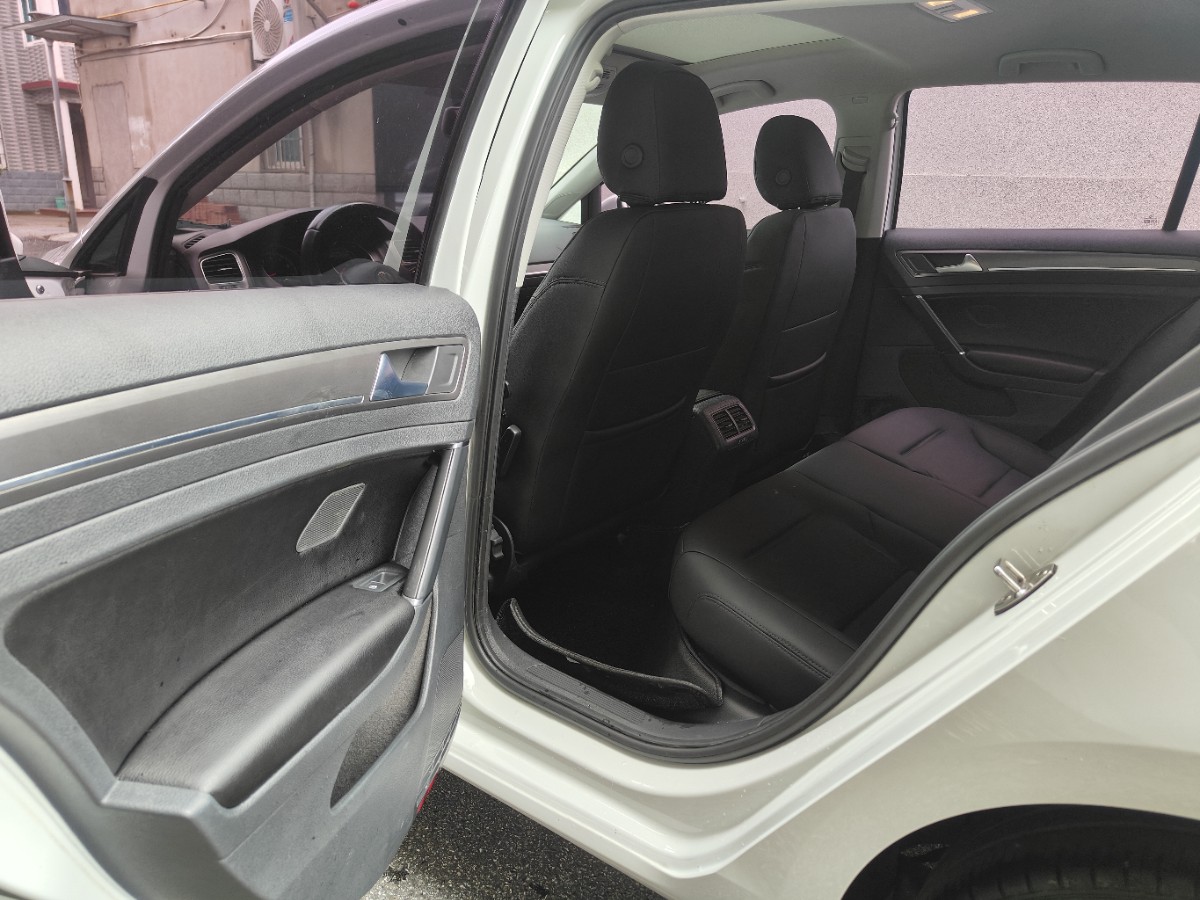 Volkswagen Golf 2017 car image #7