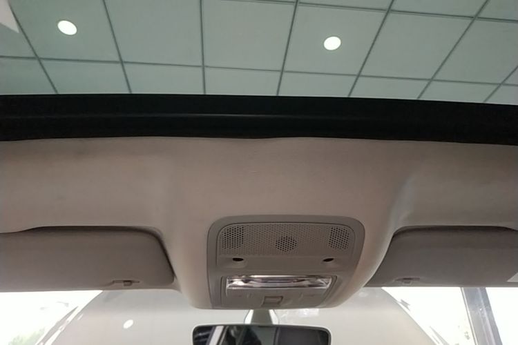 Audi Q3 2016 car image #18