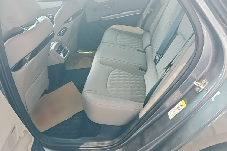 BYD Han 2024 car image #13