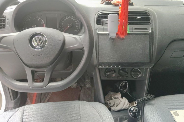 Volkswagen Polo 2016 car image #11