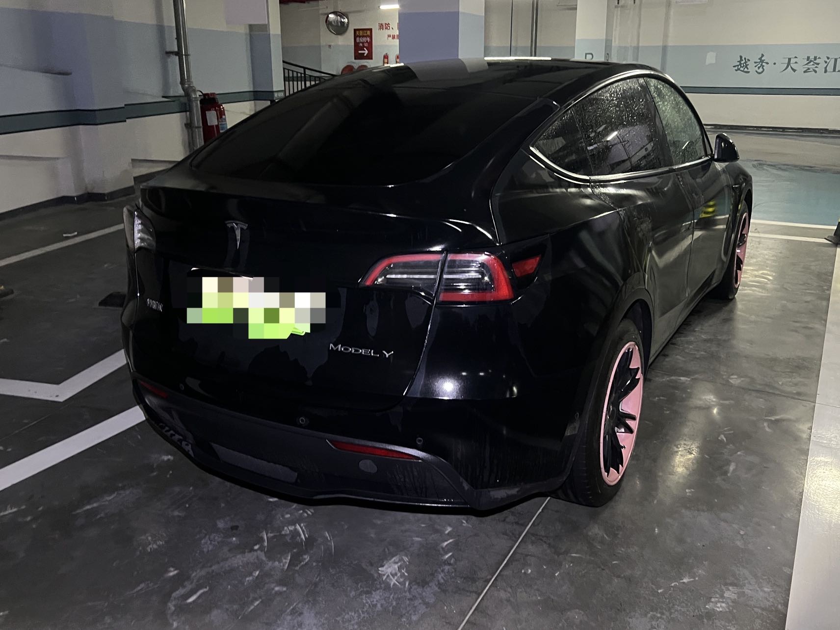 Tesla Model Y 2023 car image #2
