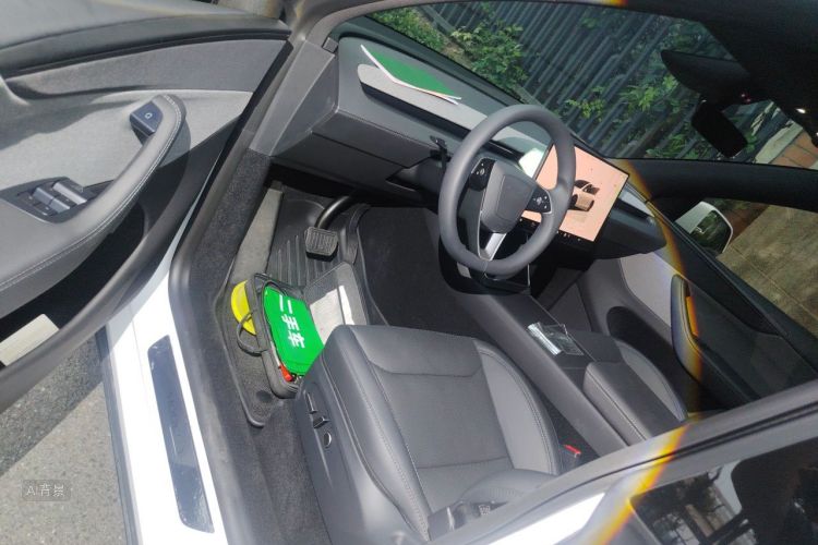 Tesla Model Y 2026 #18 Tesla Model Y 2026 car image #18