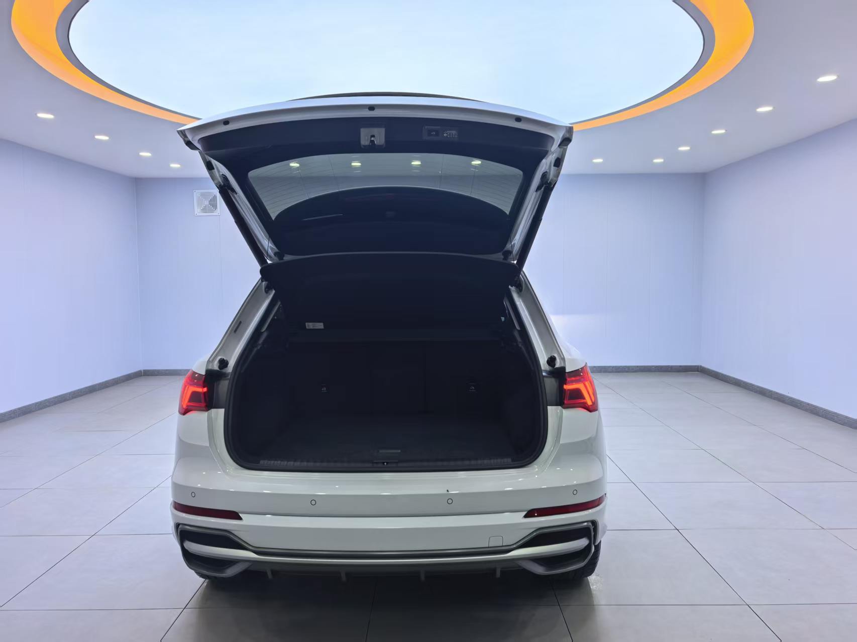 Audi Q3 2022 car image #5