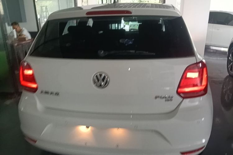 Volkswagen Polo 2016 car image #4