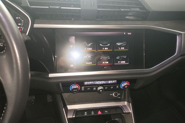 Audi Q3 2021 car image #17