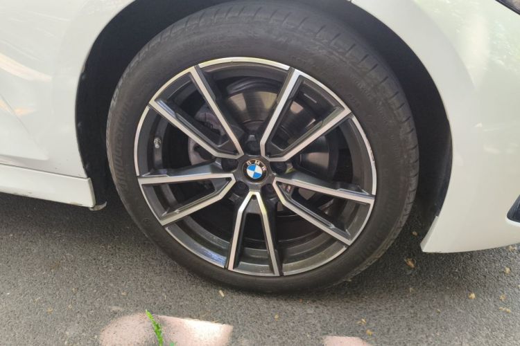 BMW 3 Series 2024 car image #9